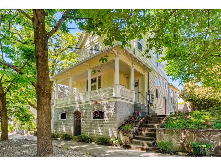 1325 SE Yamhill St  Portland OR 97214 photo
