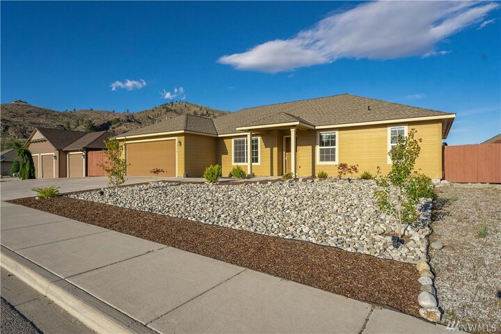 434 N Wilson St  Chelan WA 98816 photo