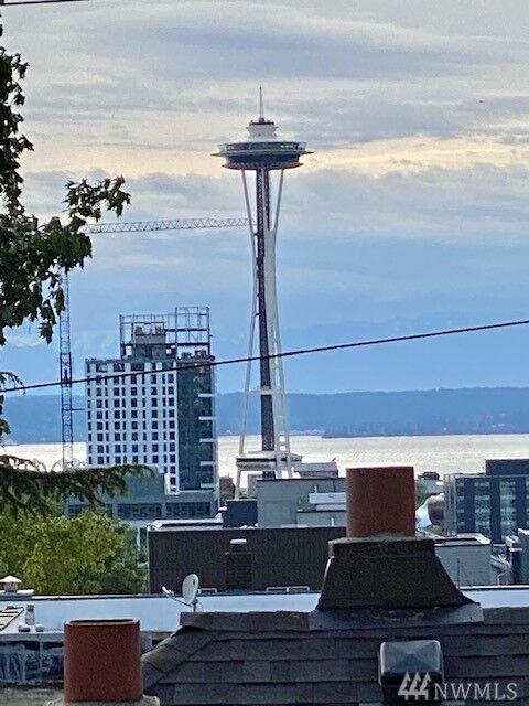 Property Photo:  231 Belmont Ave E 303  WA 98102