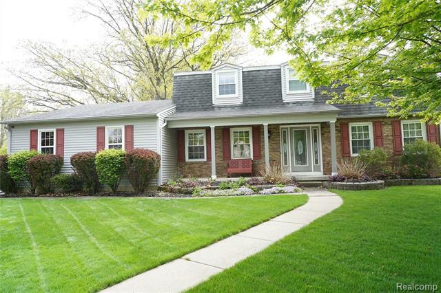 Property Photo:  2323 Belle Meade Drive  MI 48423 