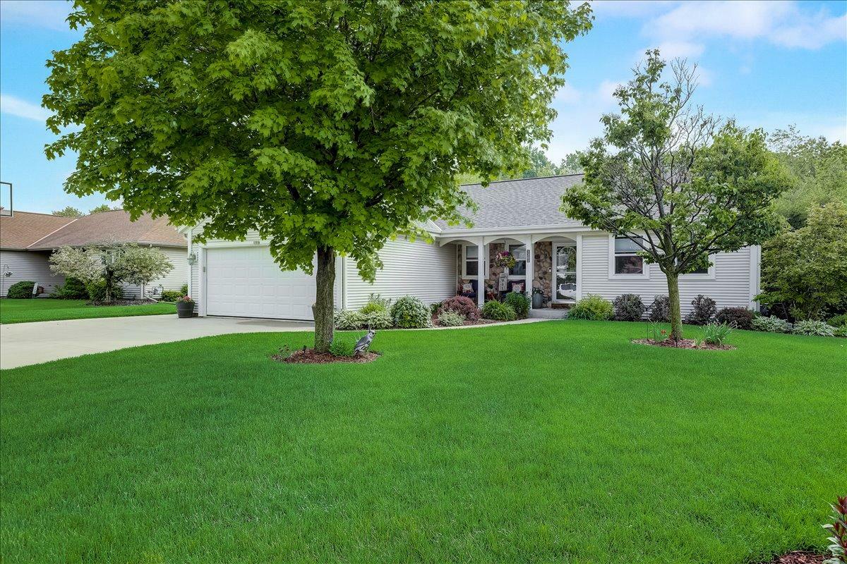 Property Photo: 1301 Firethorn Dr WI 53090
