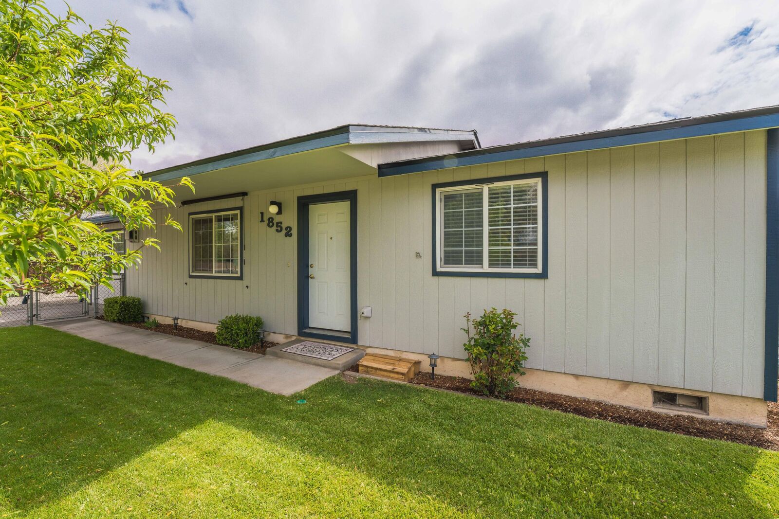 Property Photo: 1852 SW 23rd Street OR 97756