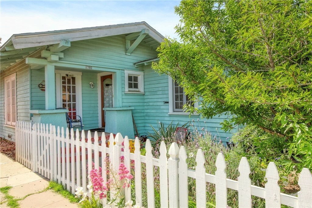 Property Photo:  407 S Lincoln Street  CA 93458 