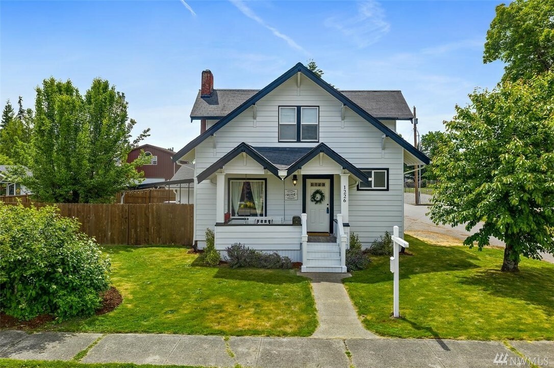 Property Photo: 1226 8th Ave NW WA 98371