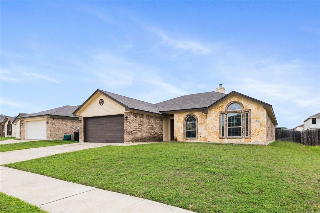 Property Photo:  