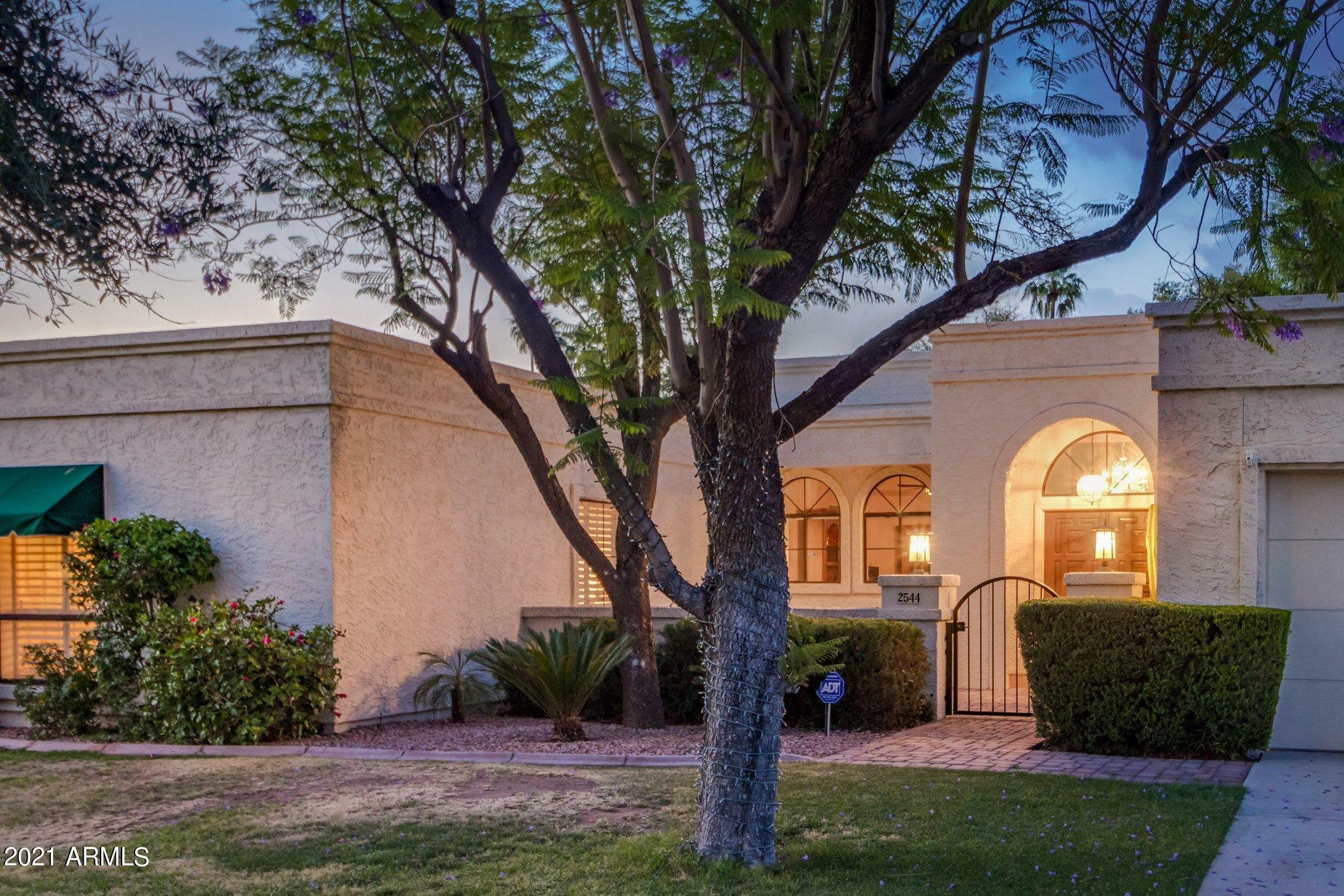 Property Photo:  2544 E Vermont Avenue  AZ 85016 