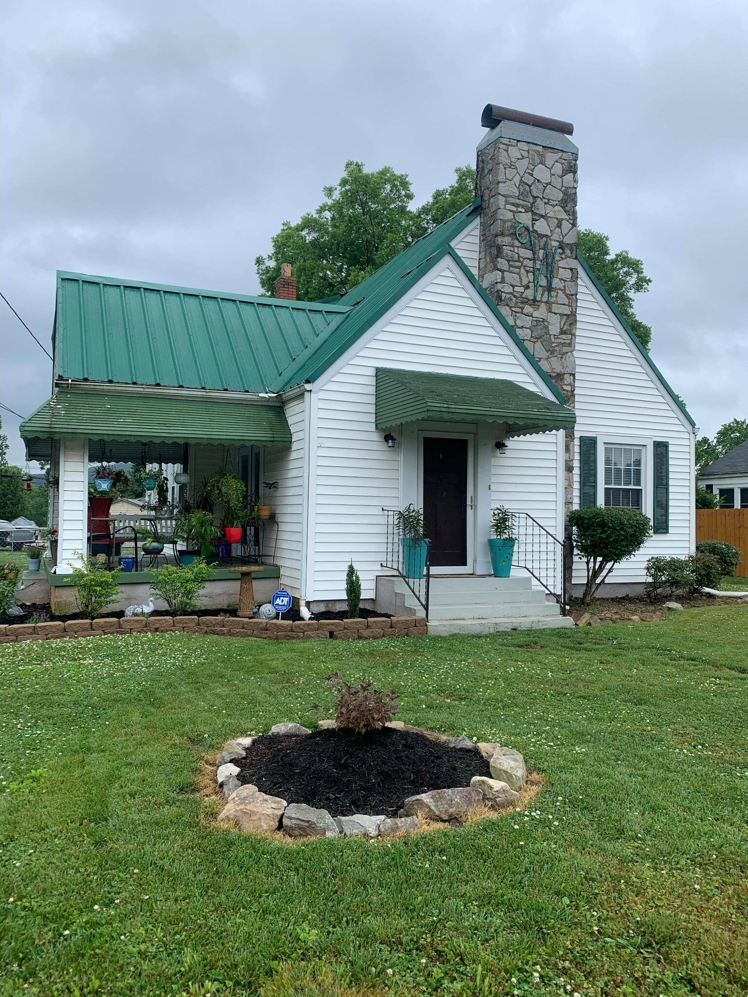 Property Photo:  402 Cumberland St E  TN 37318 