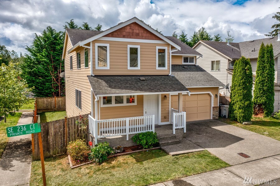 Property Photo:  12527 SE 236th Ct  WA 98031 