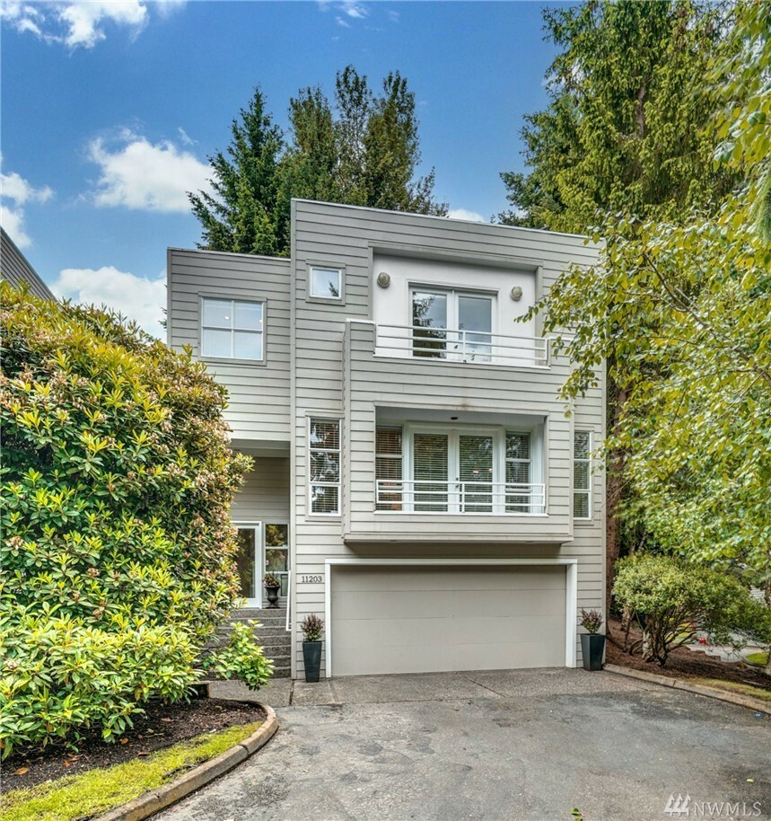 Property Photo: 11203 NE 106th Place WA 98033