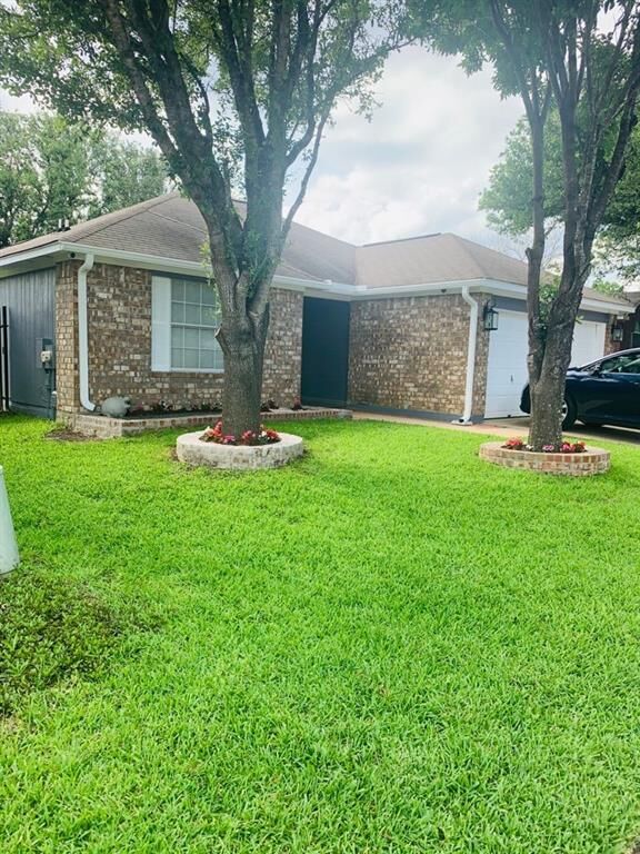 Property Photo: 213 Quail Circle TX 78634