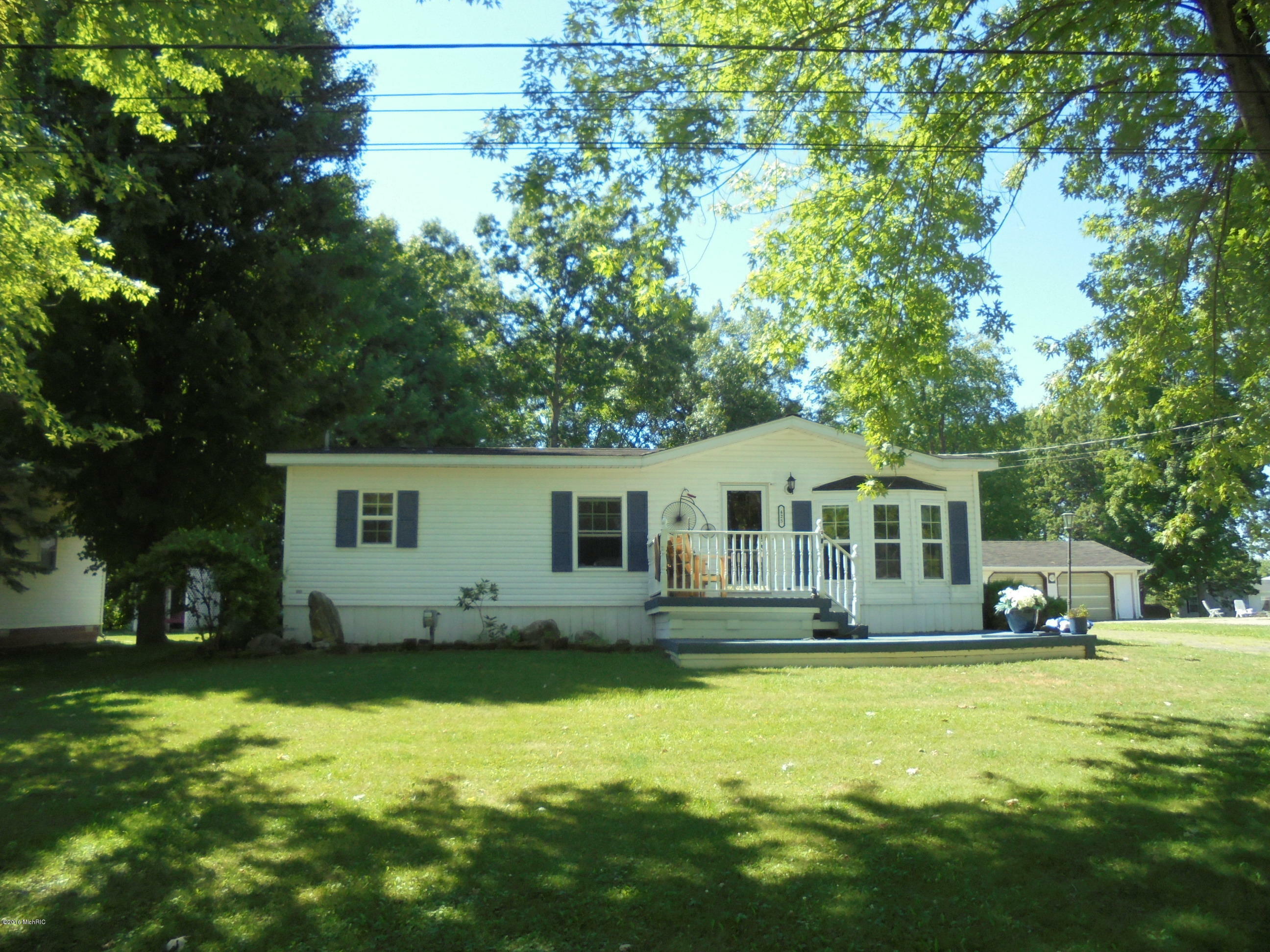 Property Photo:  425 Garden  MI 48860 