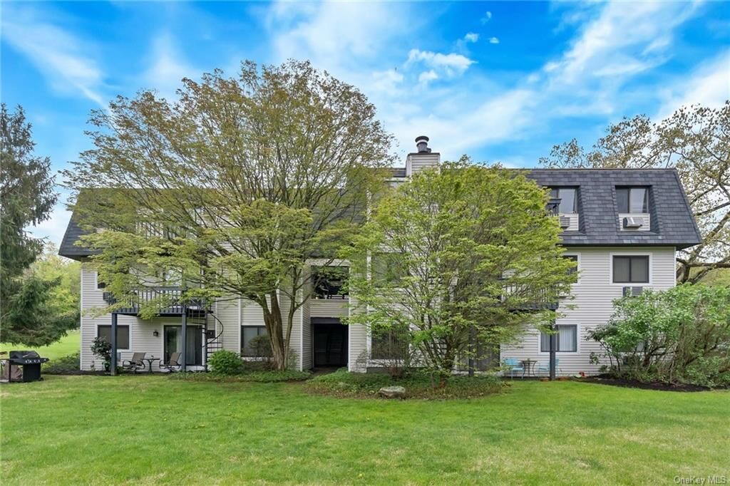 Property Photo:  105 Drew Lane  NY 10512 