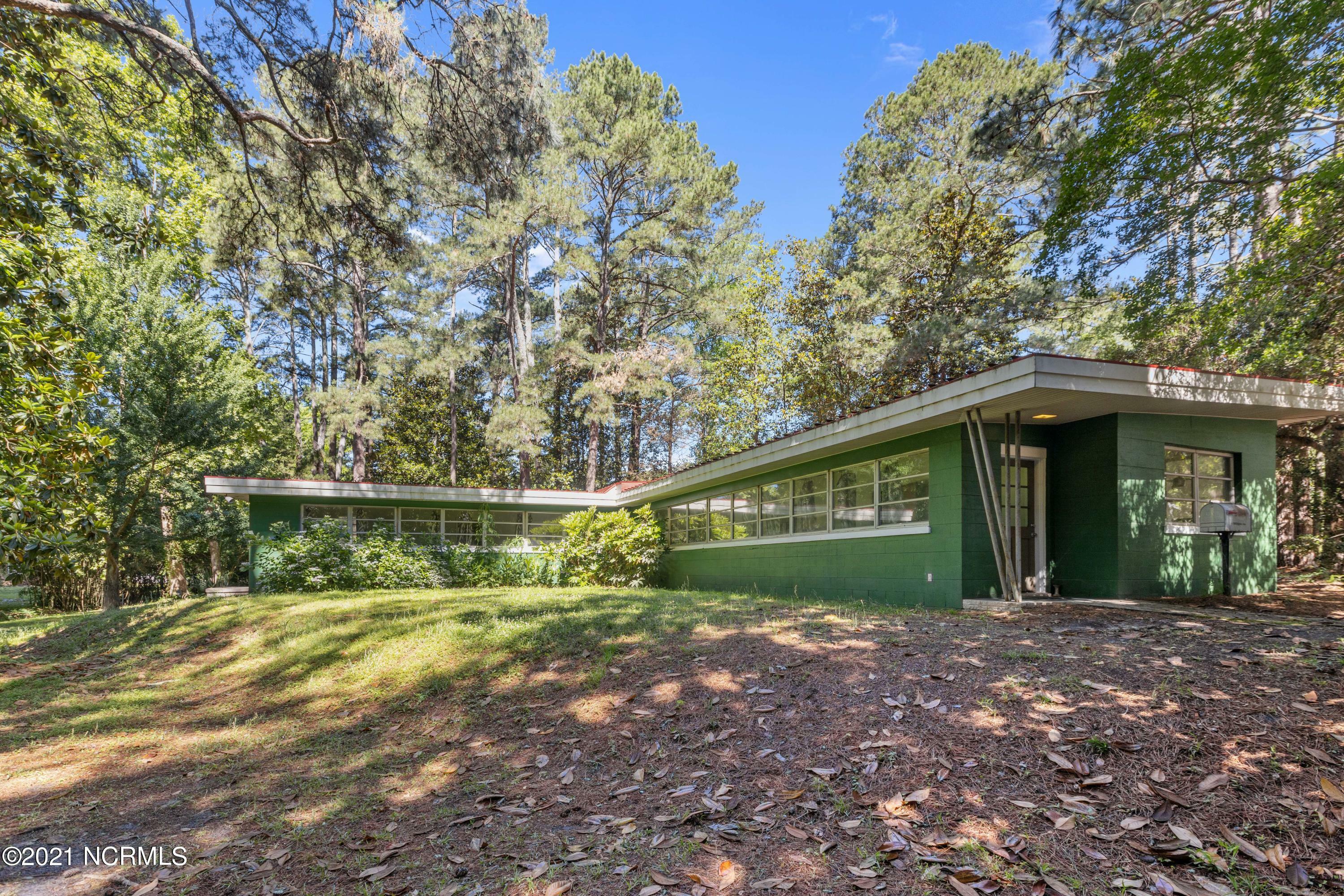 Property Photo: 104 Edgelea Avenue NC 27892