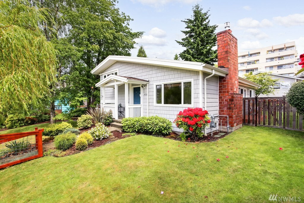 Property Photo:  4532 46th Ave SW  WA 98116 