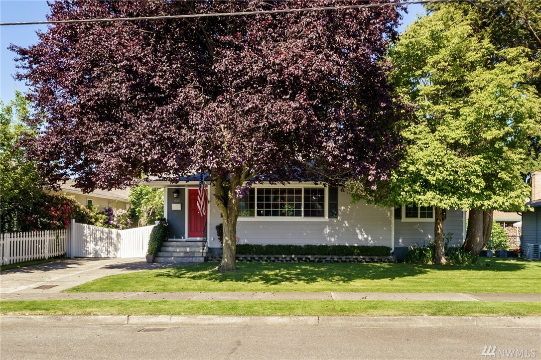 Property Photo:  620 Cherry Ave  WA 98390 