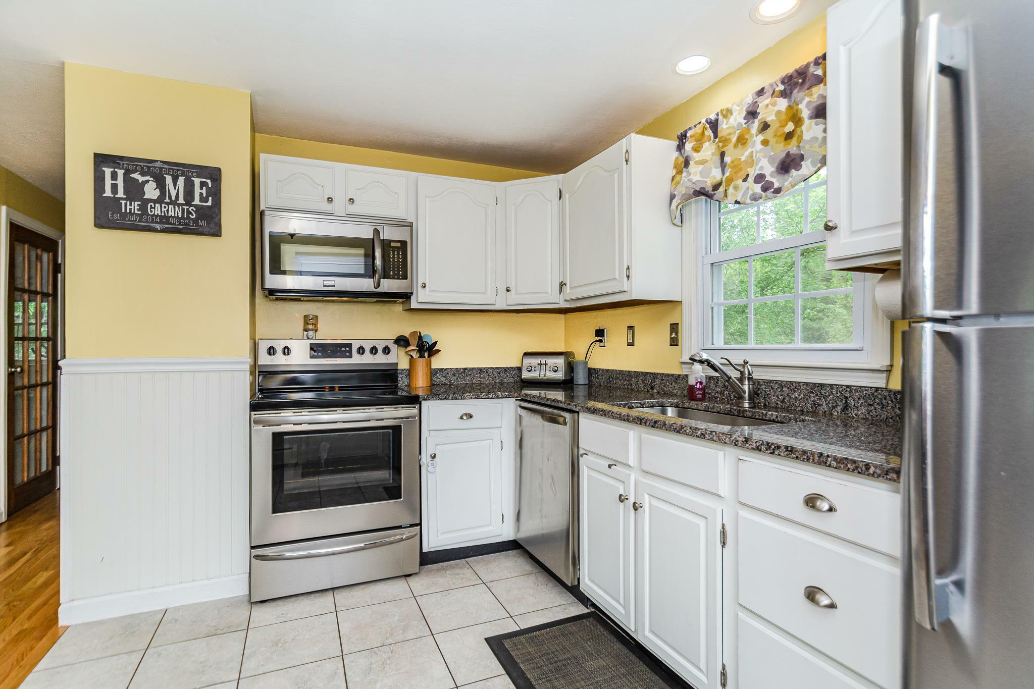Property Photo: 66 Ridge Road NH 03062