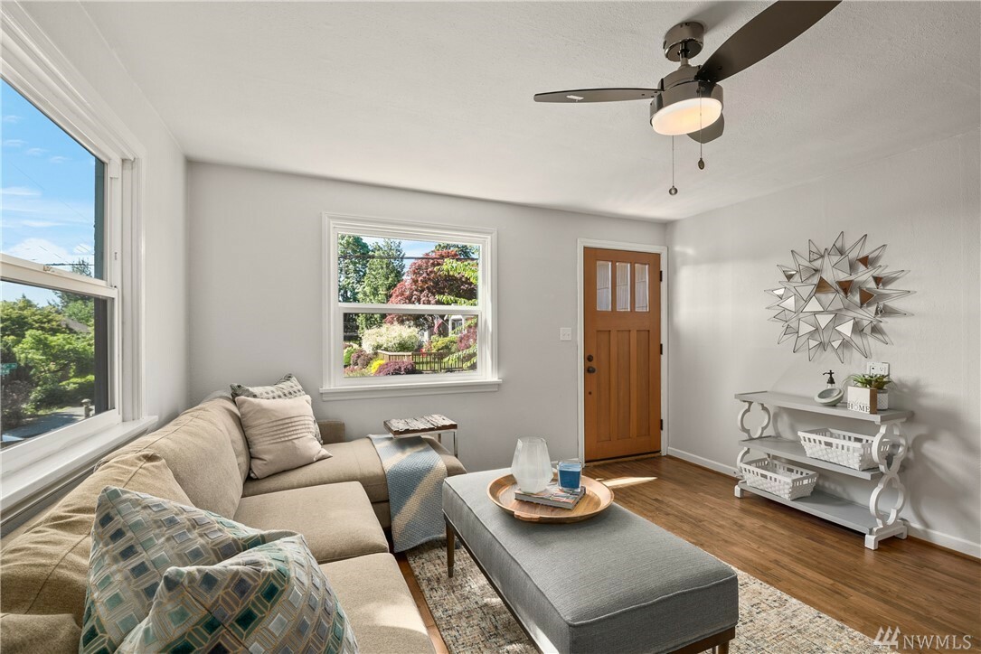 Property Photo: 1654 NE 86th St WA 98115
