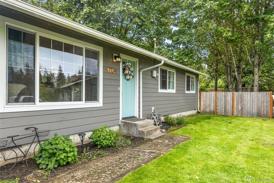 Property Photo:  7724 Easy St  WA 98203 