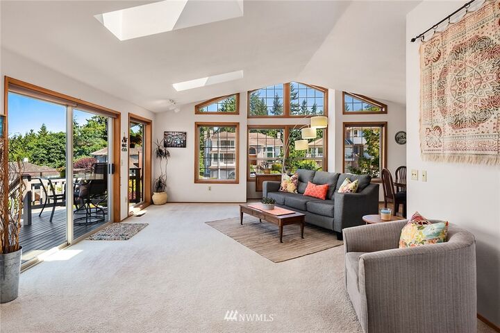 Property Photo: 1614 Edgemoor Lane WA 98203