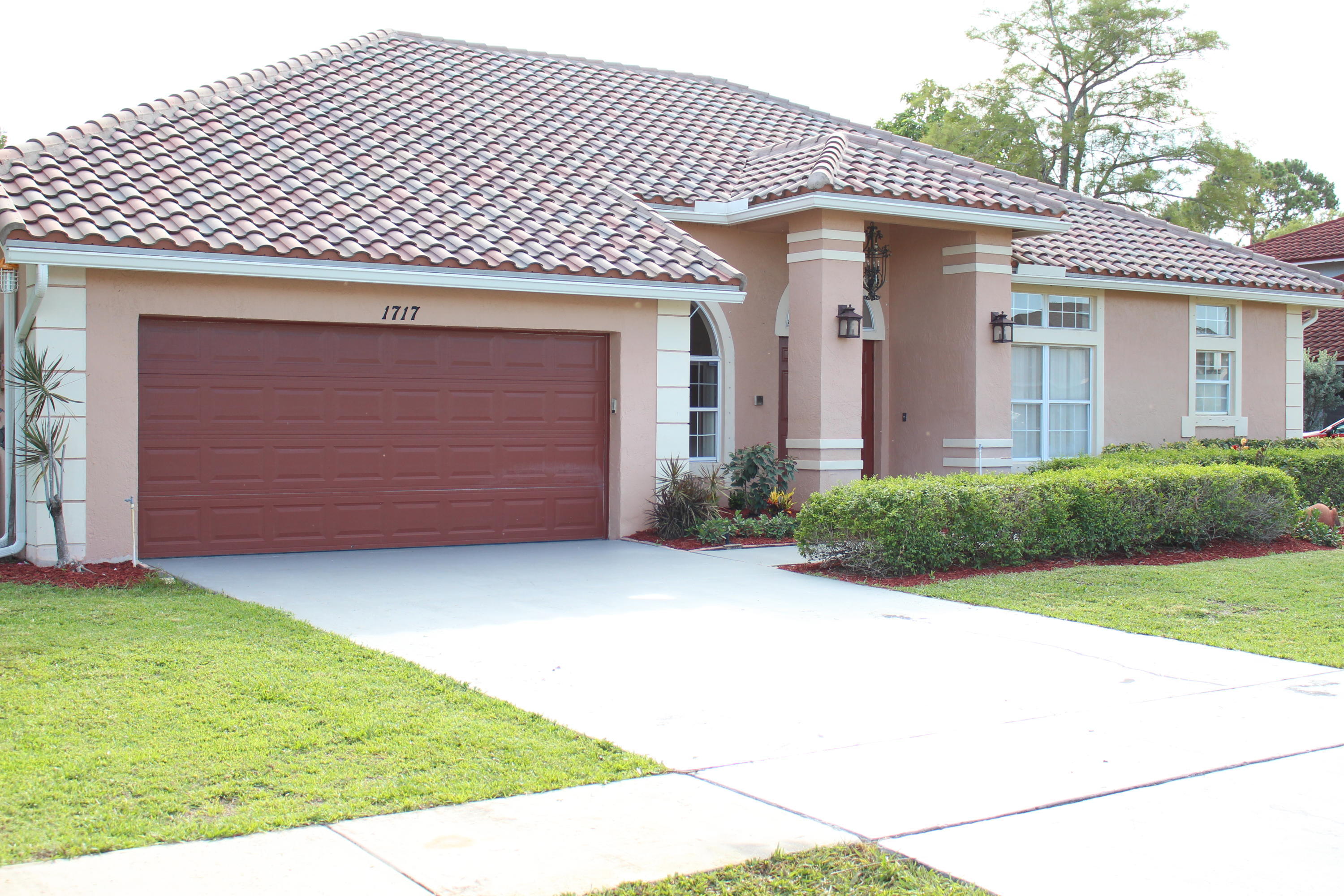 Property Photo: 1717 Wiltshire Village Drive FL 33414