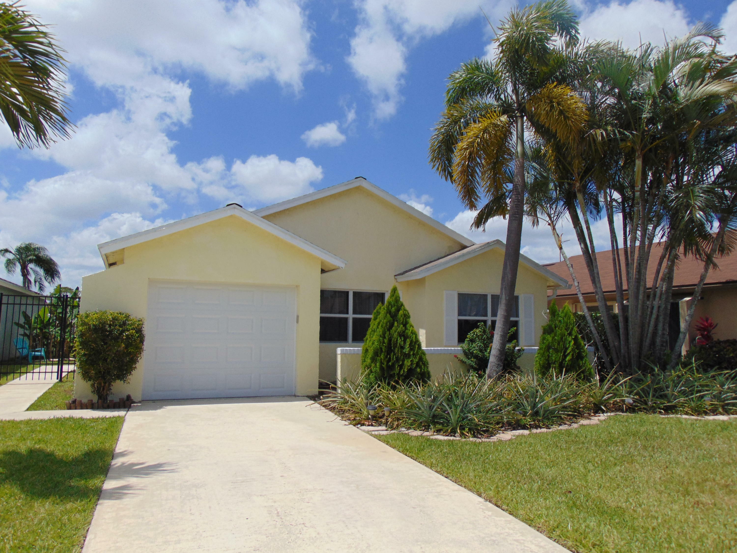 Property Photo:  9048 Pine Springs Drive  FL 33428 