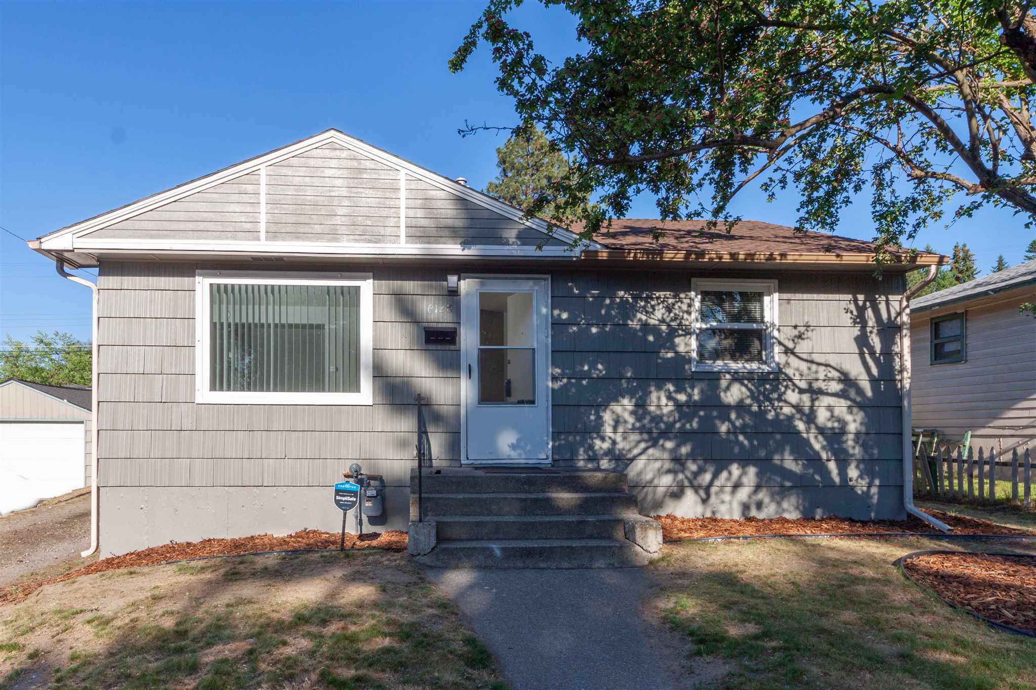 Property Photo:  6128 N Ash St  WA 99205 