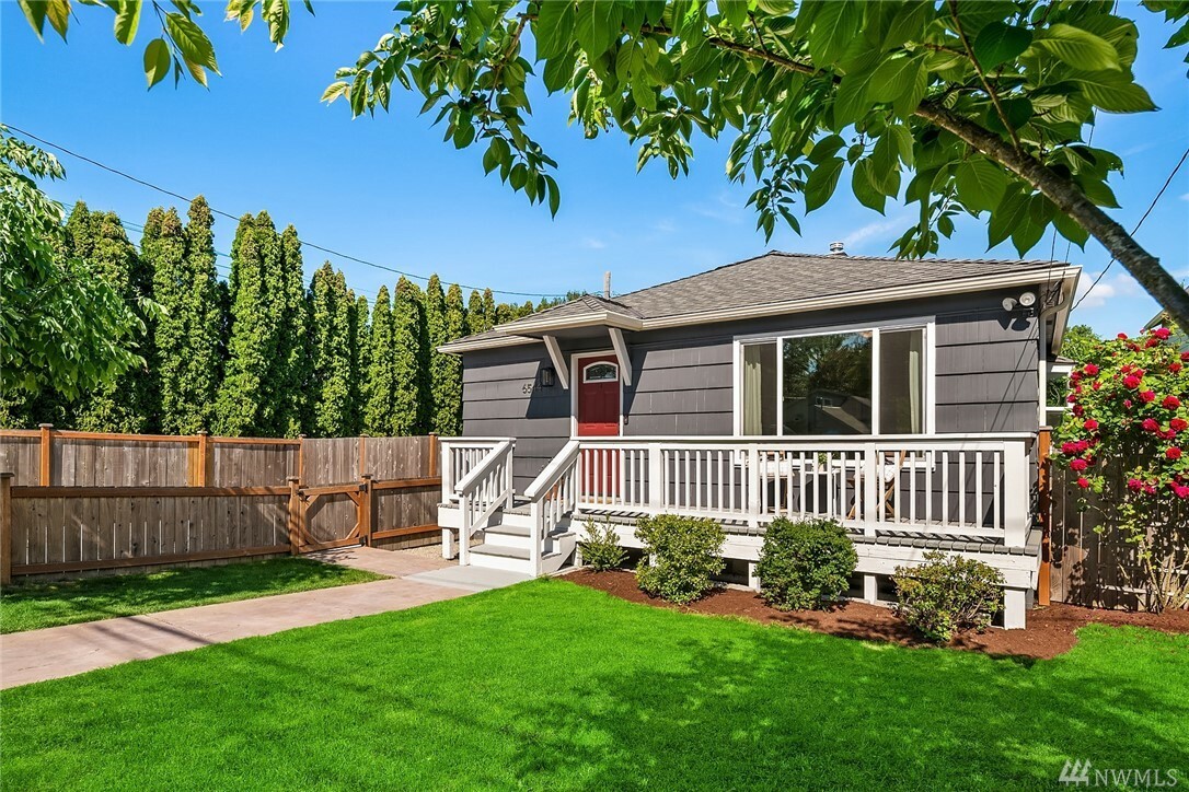 Property Photo:  6544 18th Ave SW  WA 98106 