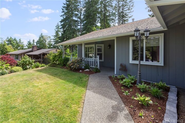 Property Photo:  51 NE Rainier Place N  WA 98528 