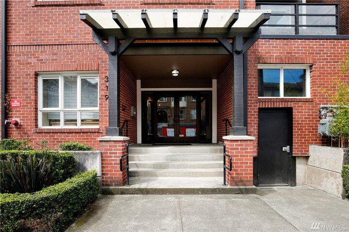 Property Photo:  319 Summit Ave E 203  WA 98102 