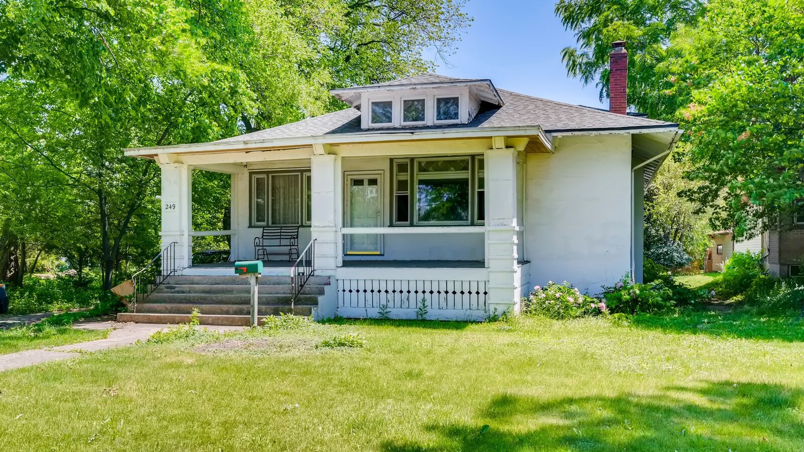 Property Photo: 249 S Villa Avenue IL 60181