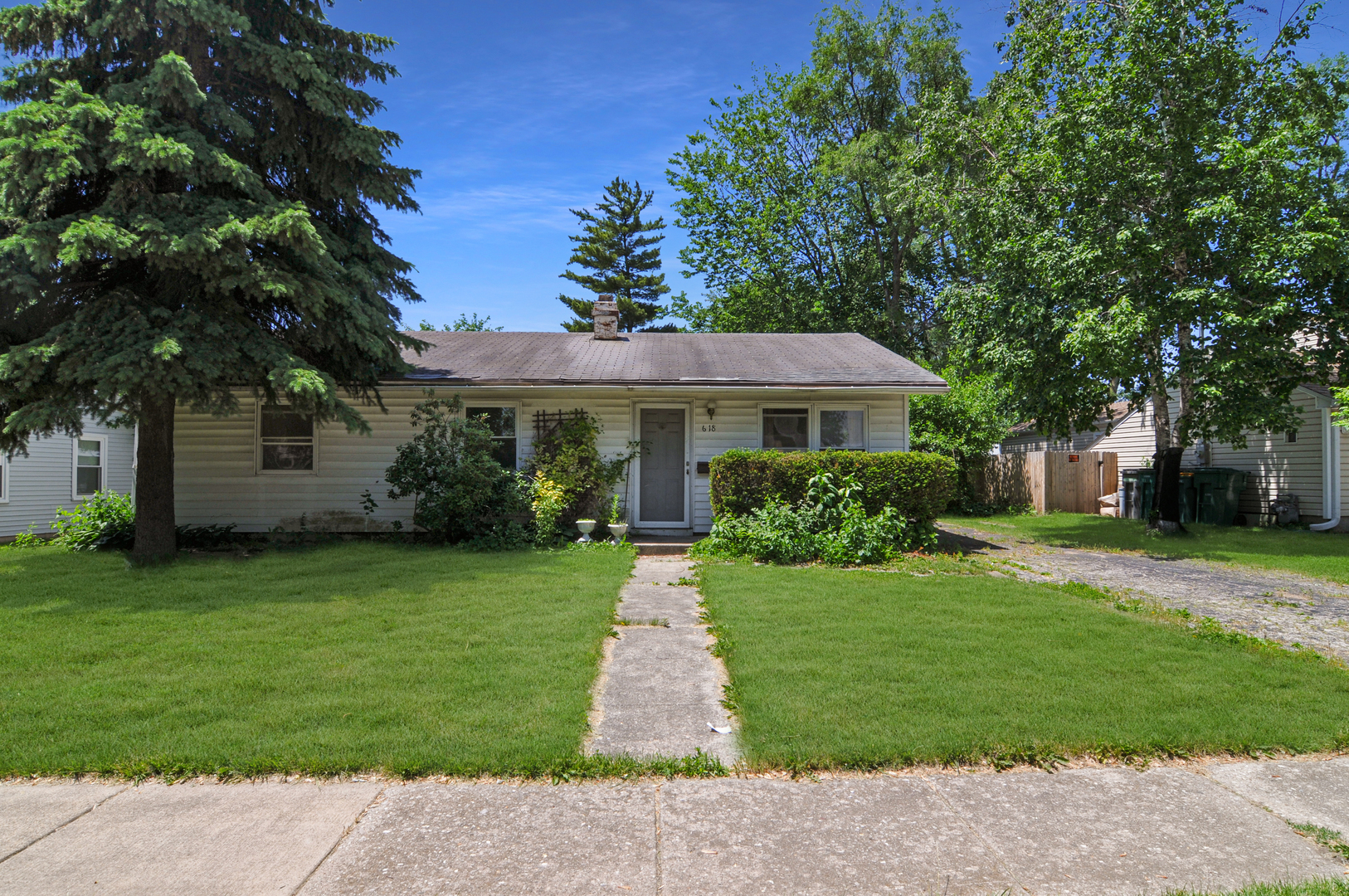 Property Photo:  618 Fenton Avenue  IL 60446 