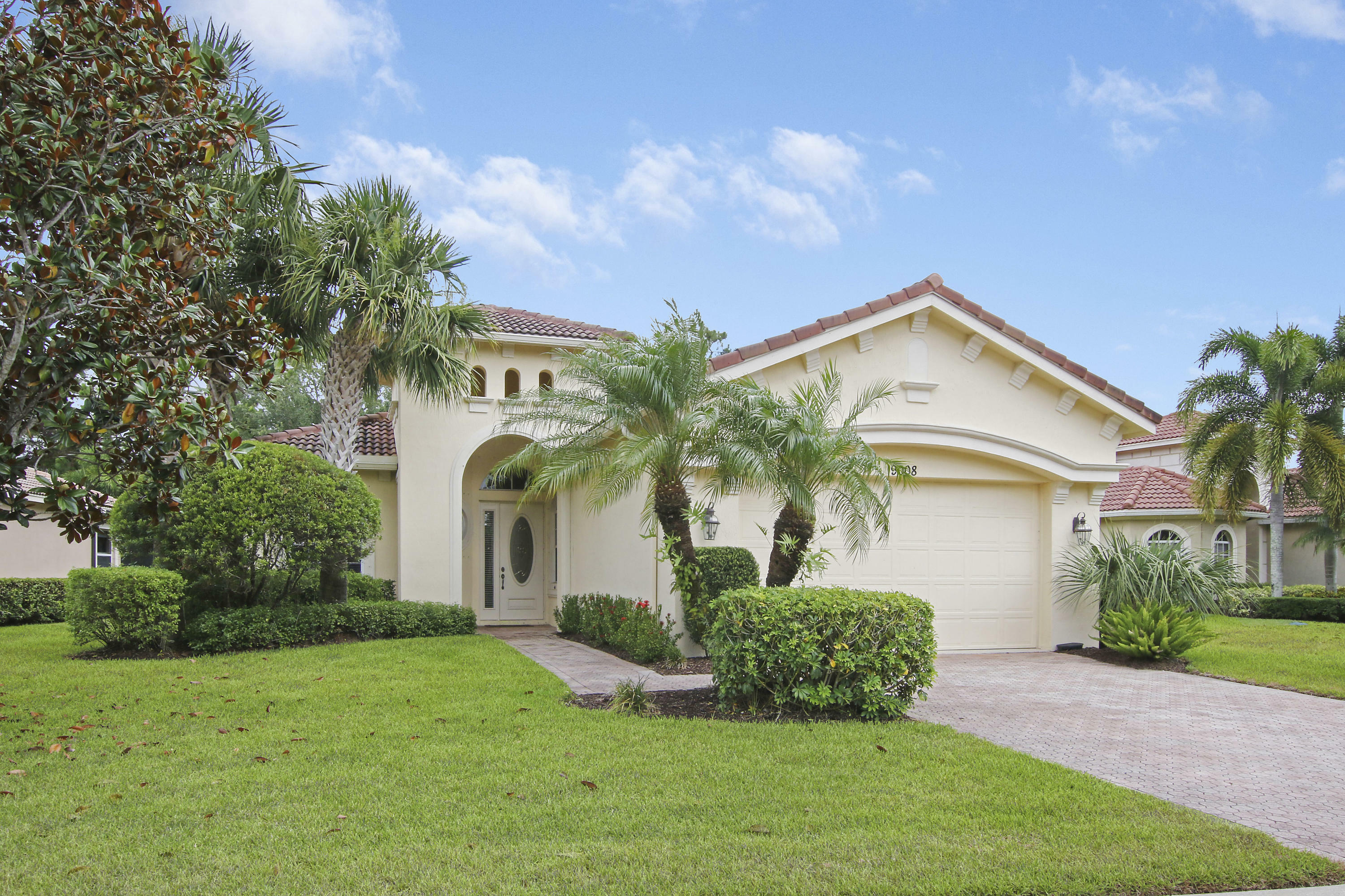 Property Photo:  9008 Pumpkin Ridge Road  FL 34986 