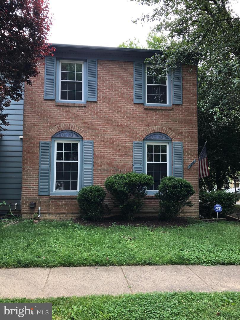 Property Photo: 5911 Roberts Common Court VA 22015