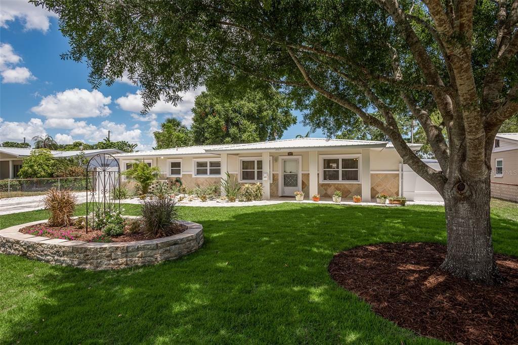 Property Photo: 1497 79th Avenue N FL 33702