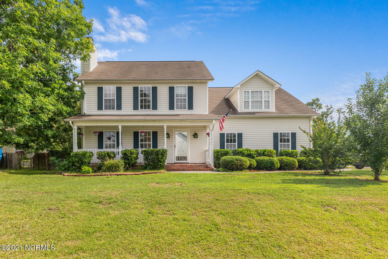 Property Photo:  400 W Regent Court  NC 28546 