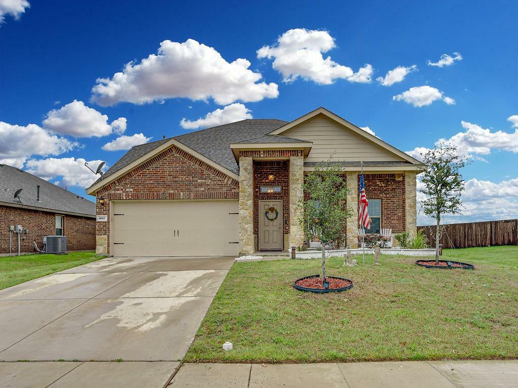 Property Photo:  207 Gallop Court  TX 75165 