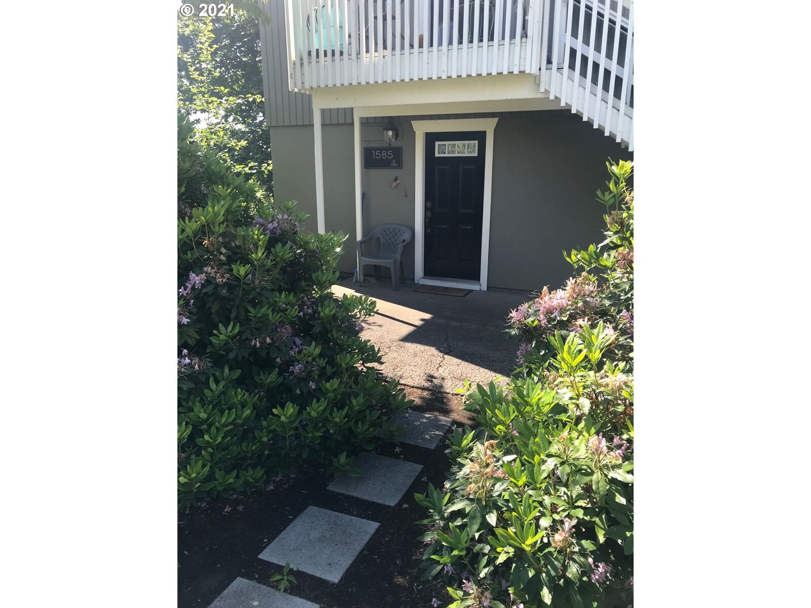 Property Photo:  1585 Garfield Pl  OR 97402 