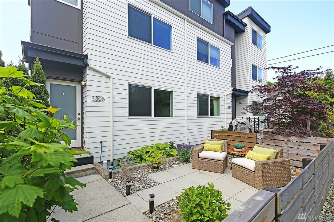 Property Photo:  3305 W Ruffner St  WA 98199 