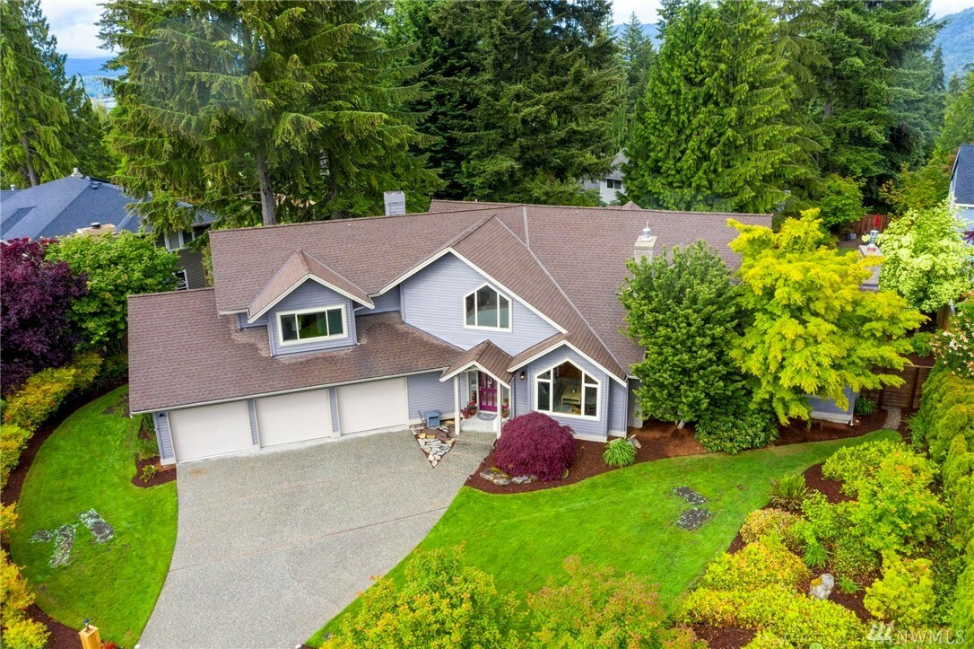 Property Photo:  3310 Timberview Ct SW  WA 98027 