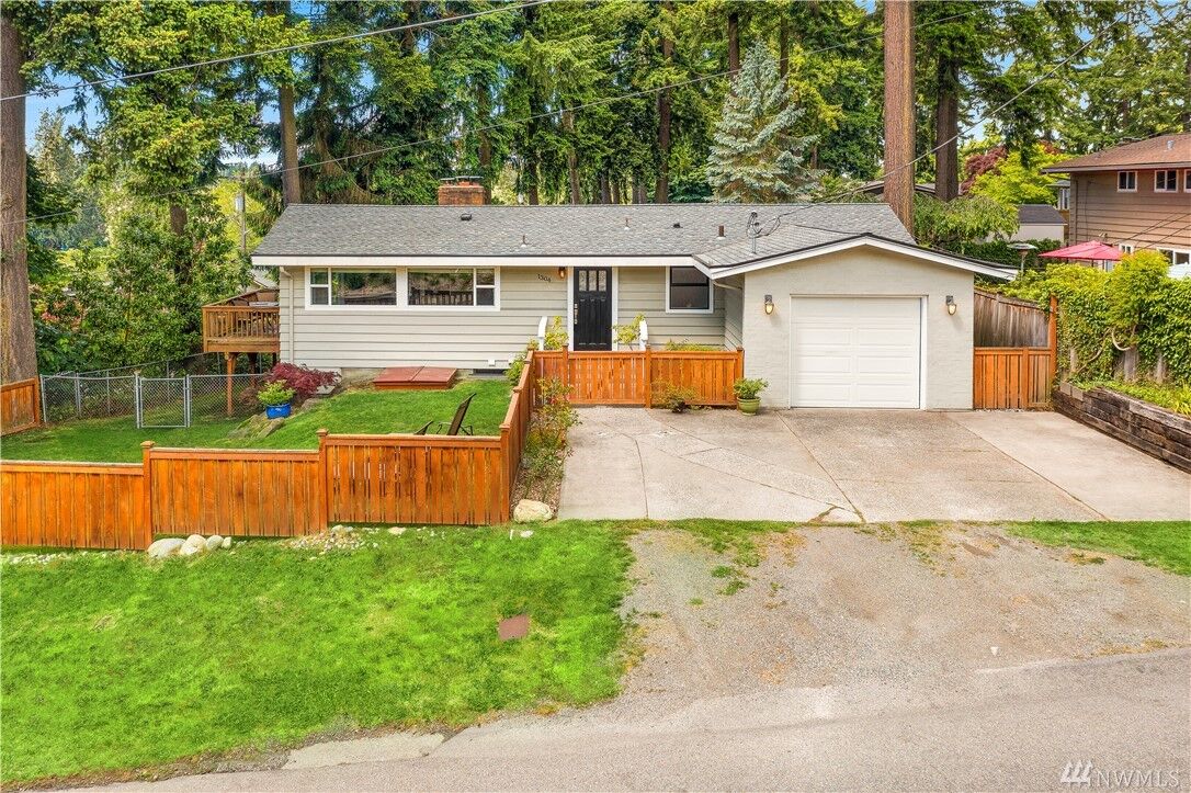 Property Photo: 1304 N 195th St WA 98133