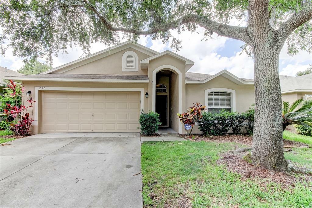 Property Photo:  1920 Sean Wood Circle  FL 33510 