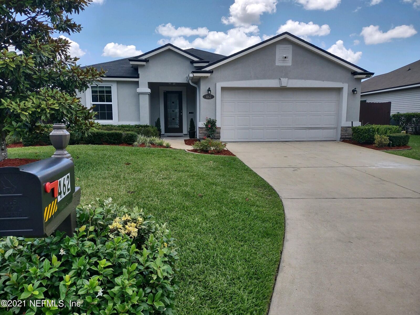 Property Photo: 462 W New England Drive FL 32033
