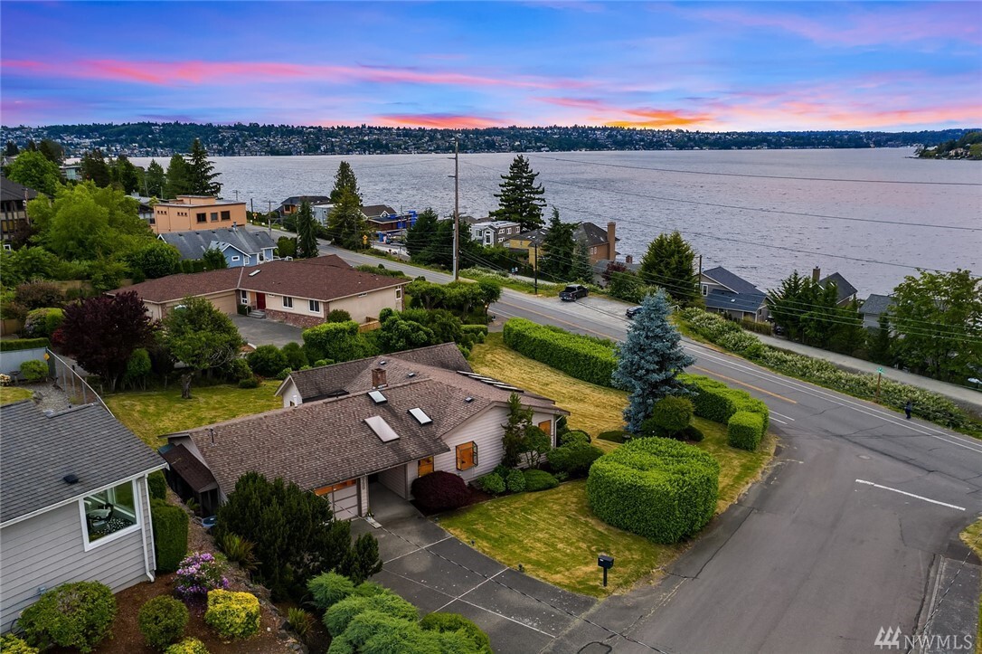 Property Photo: 3726 N 38th St WA 98056