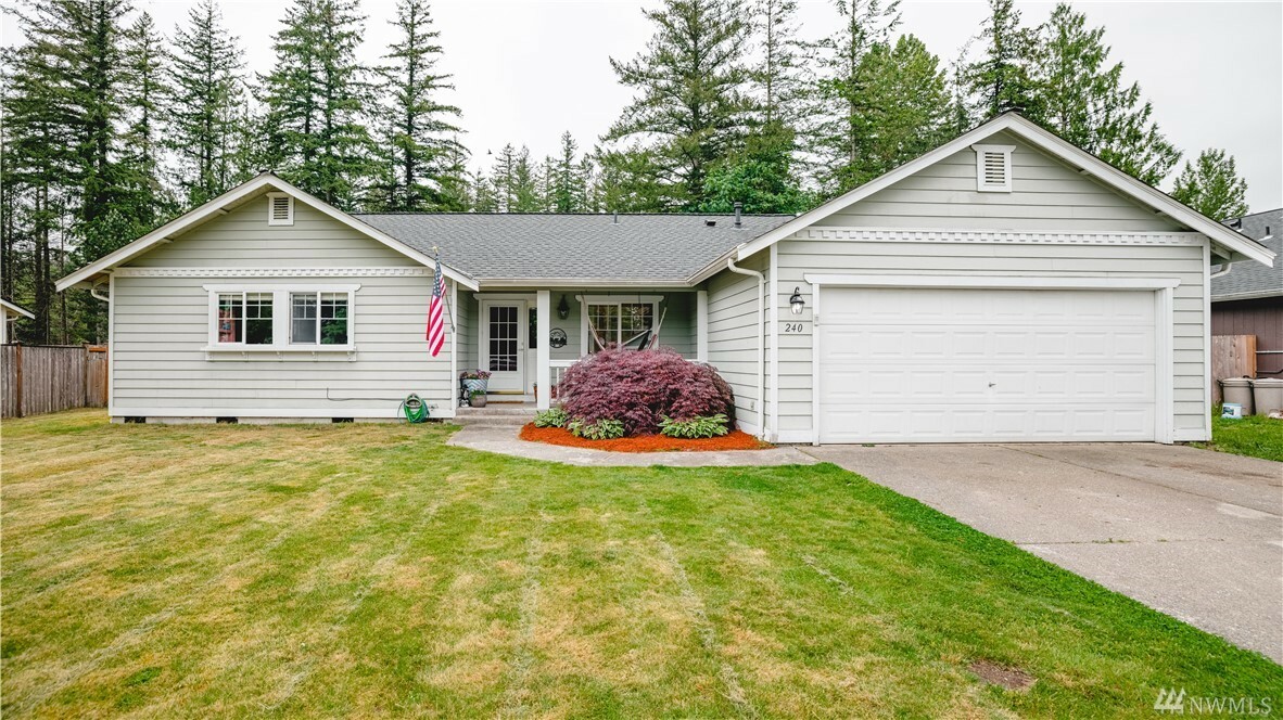 Property Photo: 240 Amanda Ave WA 98251
