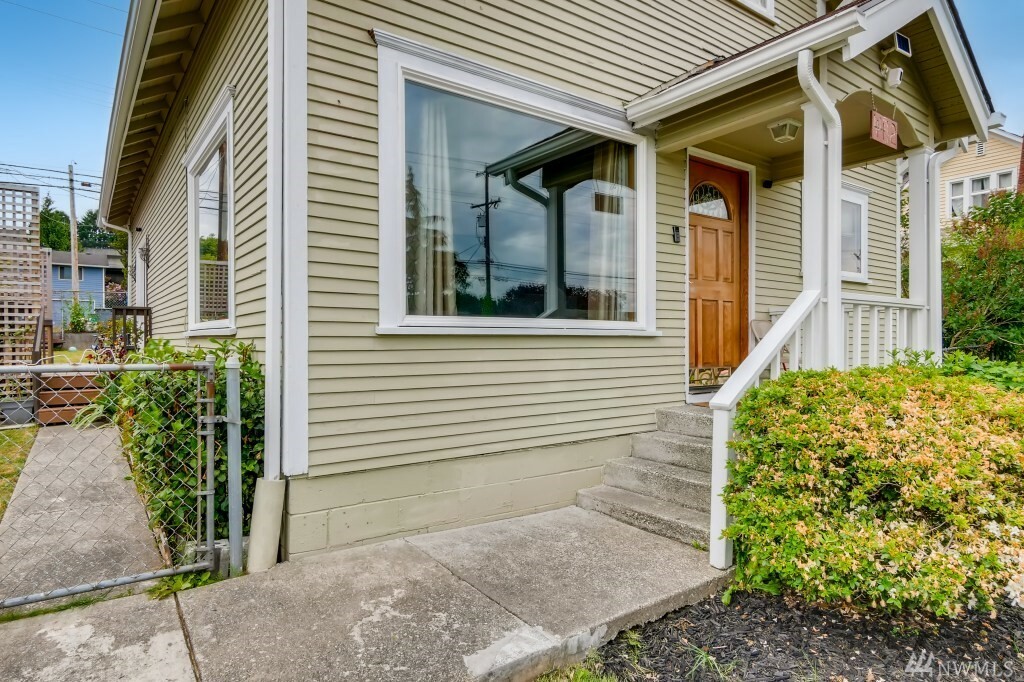 Property Photo:  4412 S 3rd Ave  WA 98203 