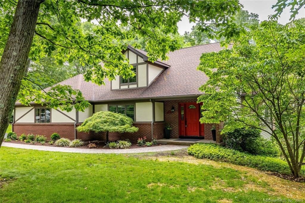 Property Photo:  6 Lee Street  CT 06010 