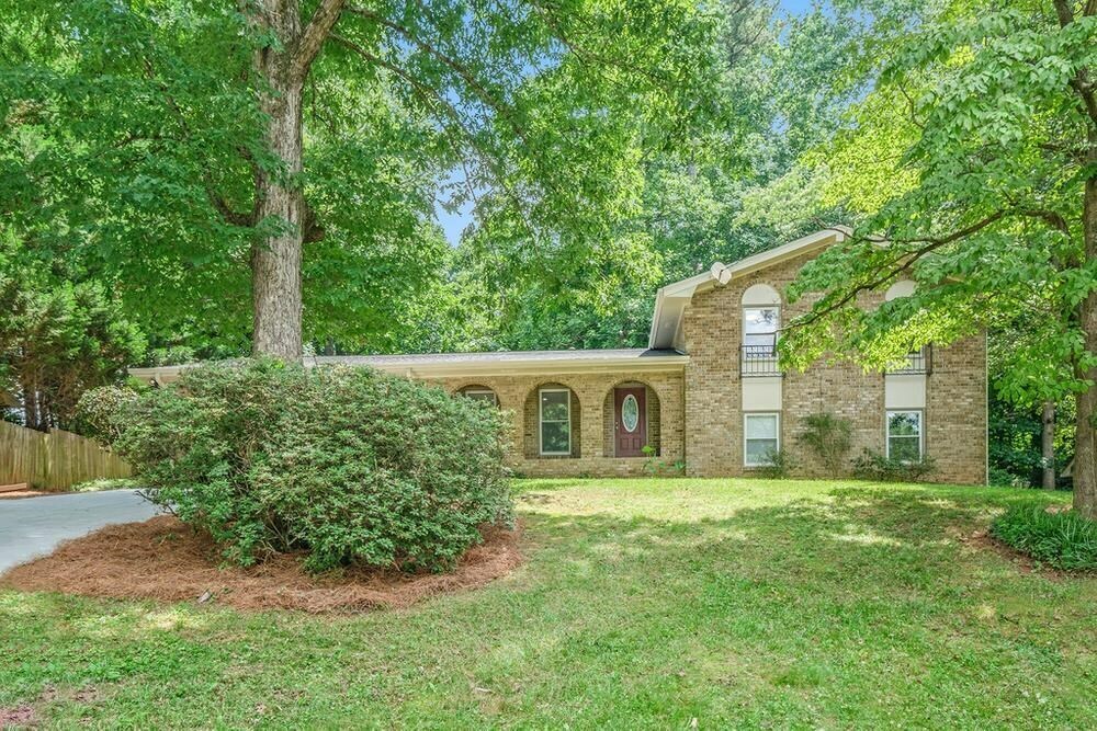 Property Photo: 2587 W Fontainebleau Court GA 30360