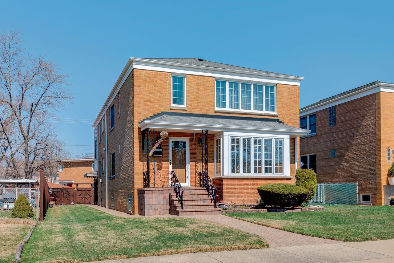Property Photo:  7634 W Devon Avenue  IL 60631 