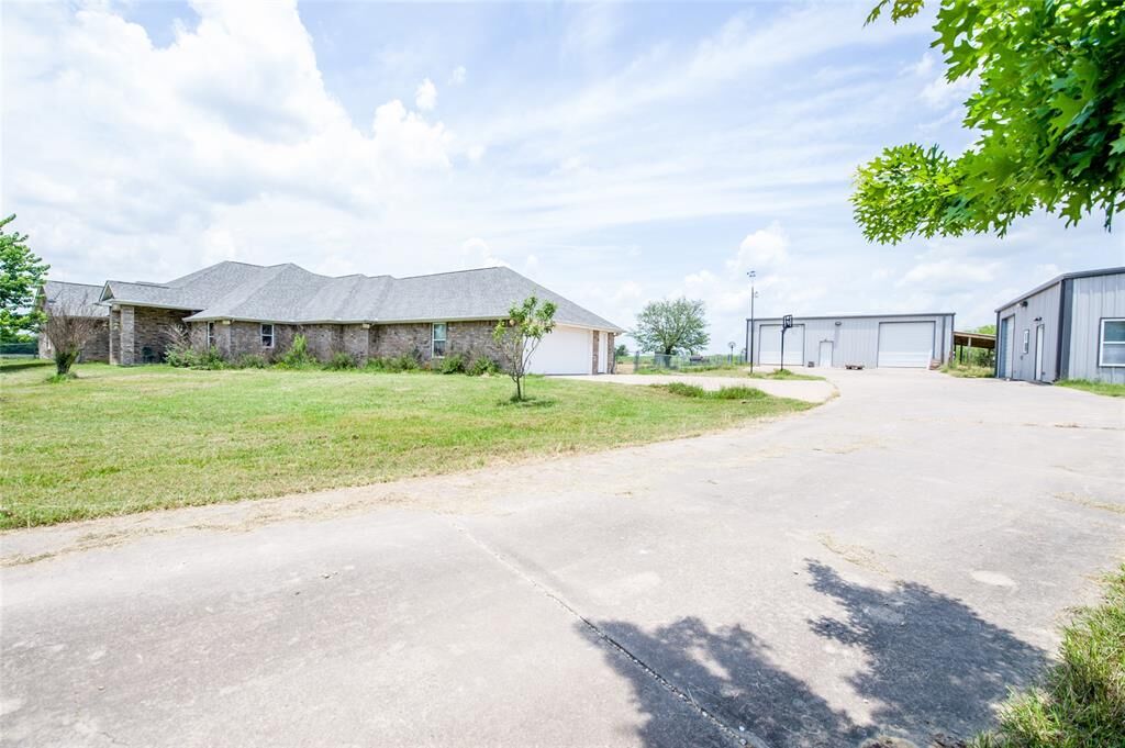 Property Photo:  141 Skrivanek Road  TX 75119 