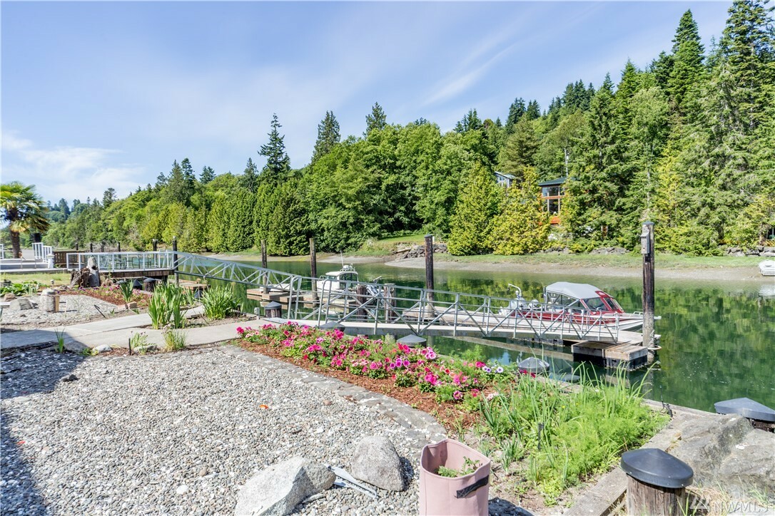 Property Photo:  493 N Beach Dr  WA 98365 